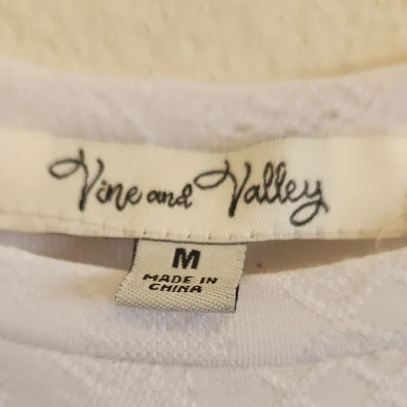 Vine and Valley White Women's Blouse Size M - Picture 2 of 8